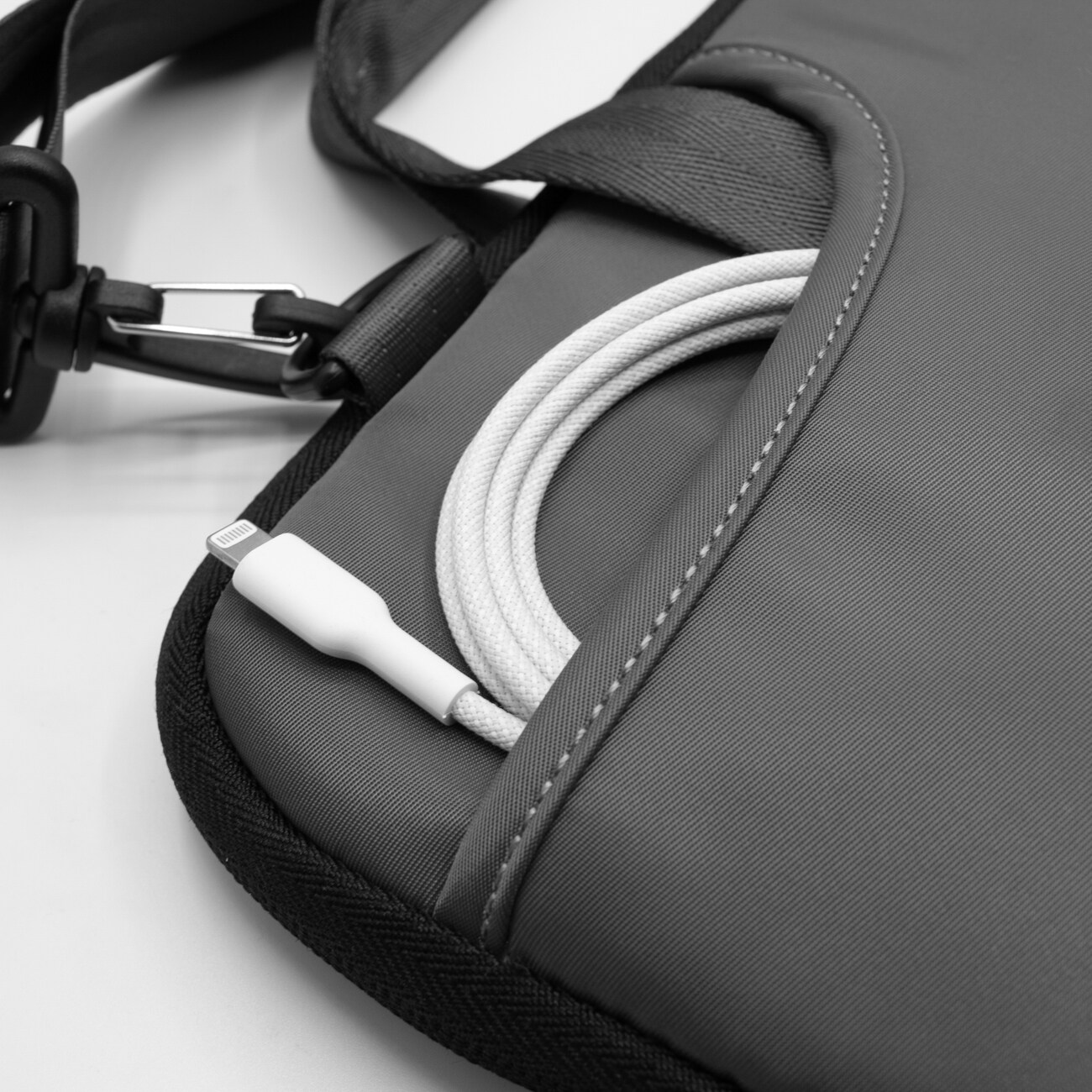 Puro Scudo SleevePro i nylon för MacBook och Notebook upp till 14" Svart, bild 2