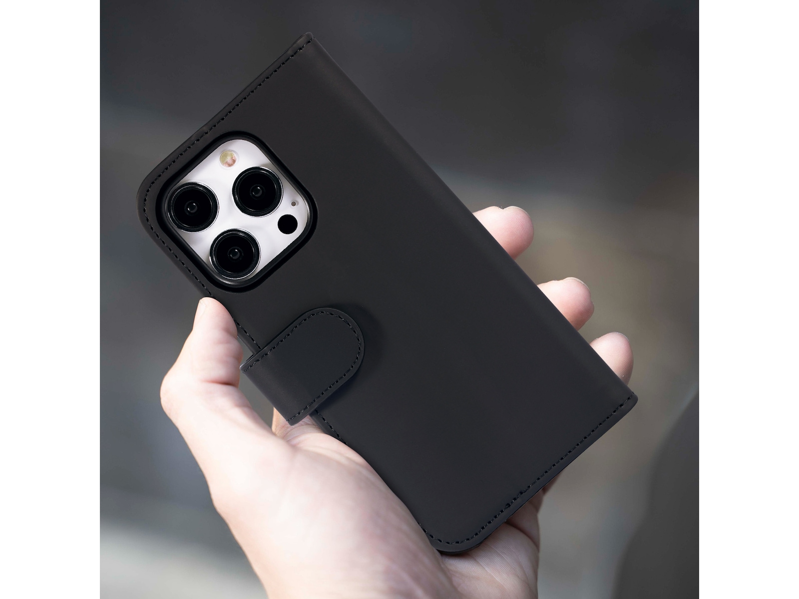 iiglo iPhone 15 Pro Plånboksfodral (svart)