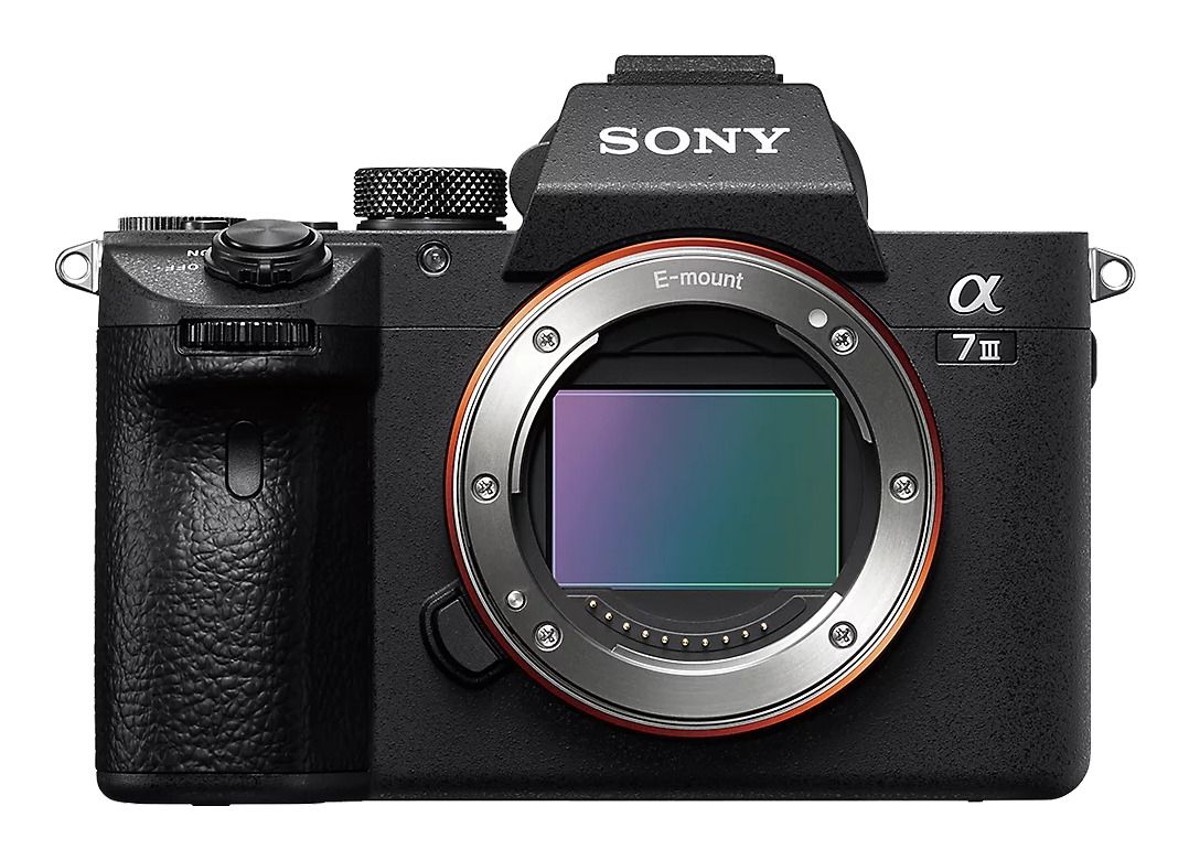 Sony Alpha 7 III kamera + 28-70 mm F/3.5-5.6, svart