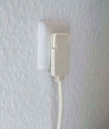 Brennenstuhl Förlängningskabel med platt stickpropp vit 2 m, bild 2