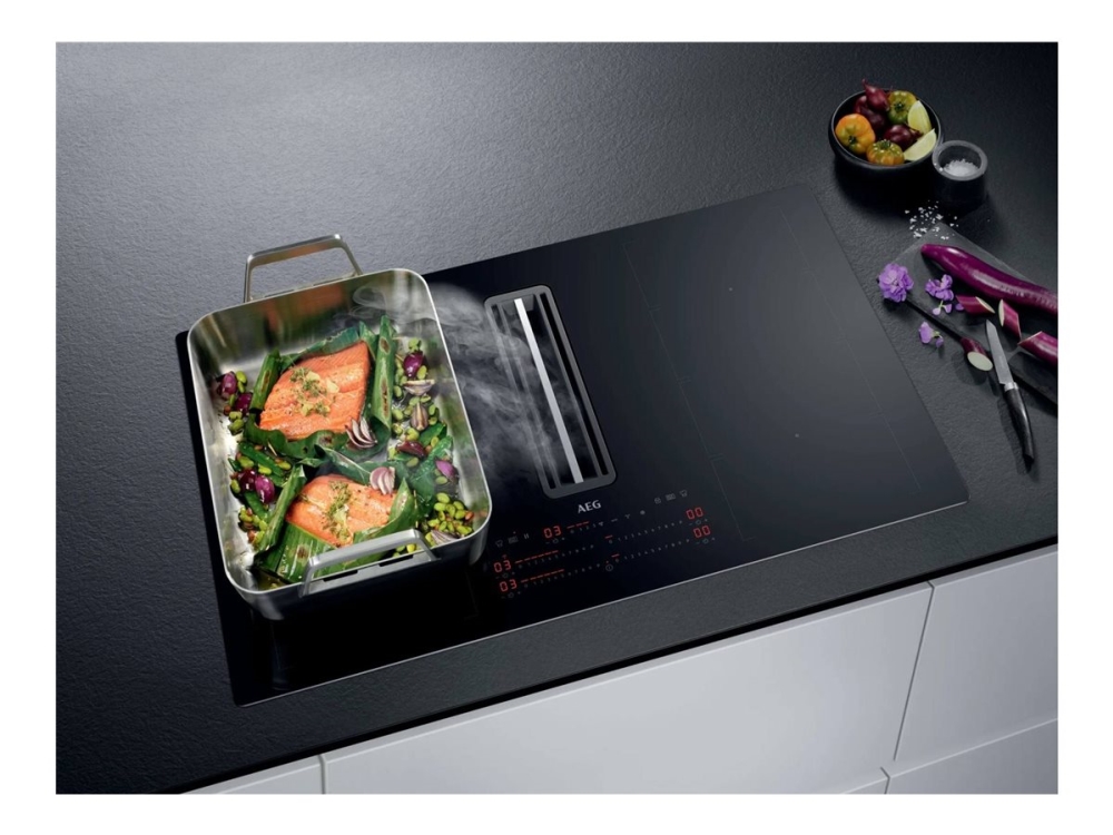 AEG CCE84779CB induktionshäll med fläkt, 4 zoner, svart