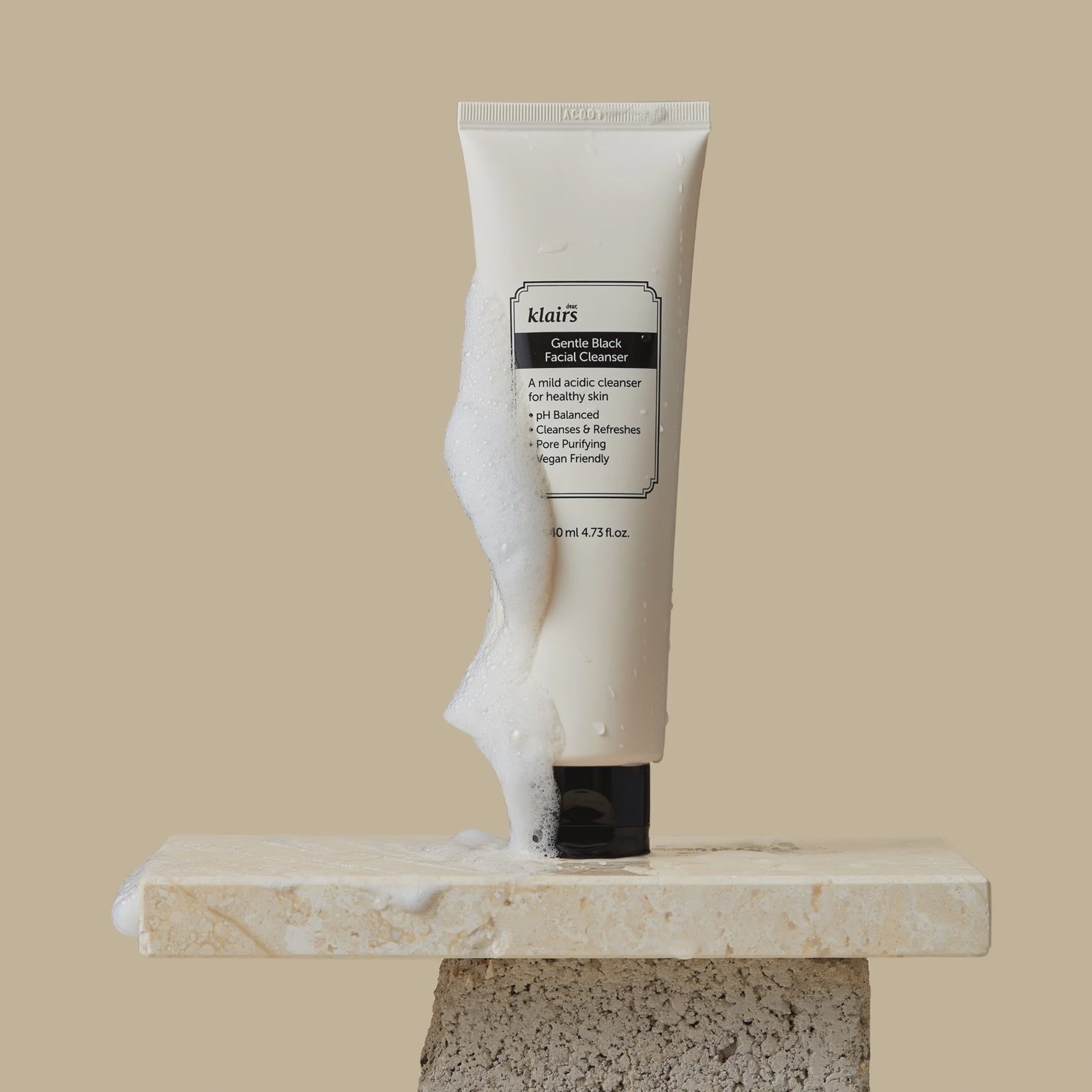 Klairs Gentle Black Facial Cleanser 140 ml, bild 2