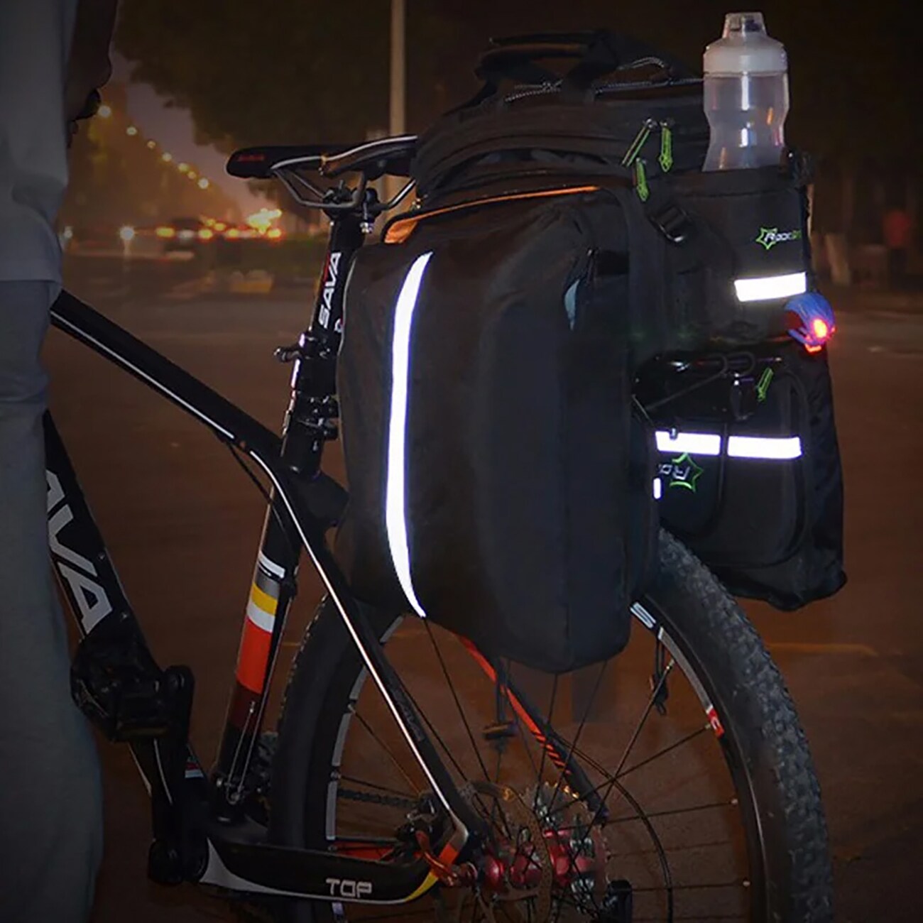 Rockbros cykelväska för bagageutrymme 35 l med utfällbara fickor - svart / Pakethållarväska, bild 4