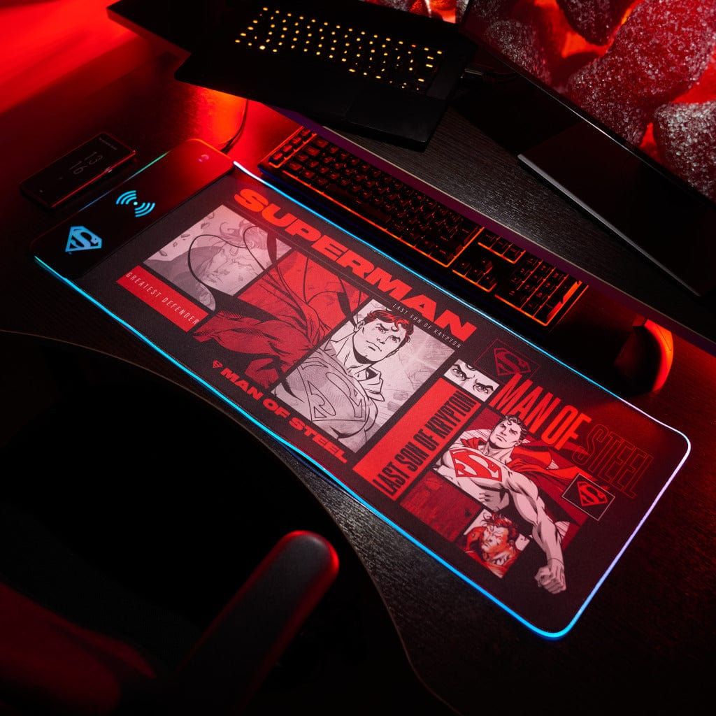 Numskull Superman - Oversize Gaming Mat & Mobile Charger, bild 4