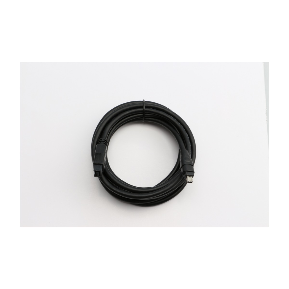 Eletra IEEE 1394A 4P hane - 1394B 9P hane 3M kabel, svart