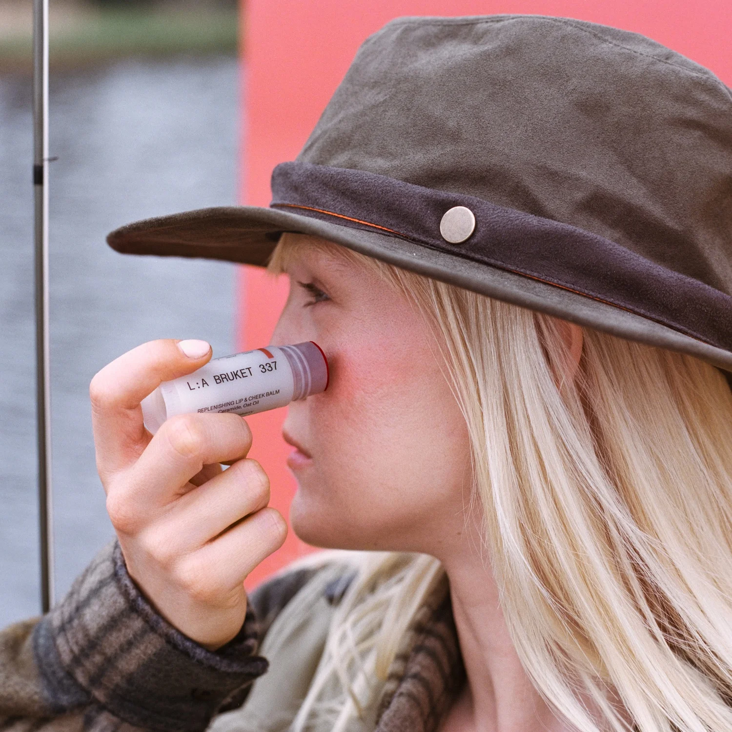 L:a Bruket Lip & Cheek Balm 337 Wild Rasberry 14 gr, bild 3