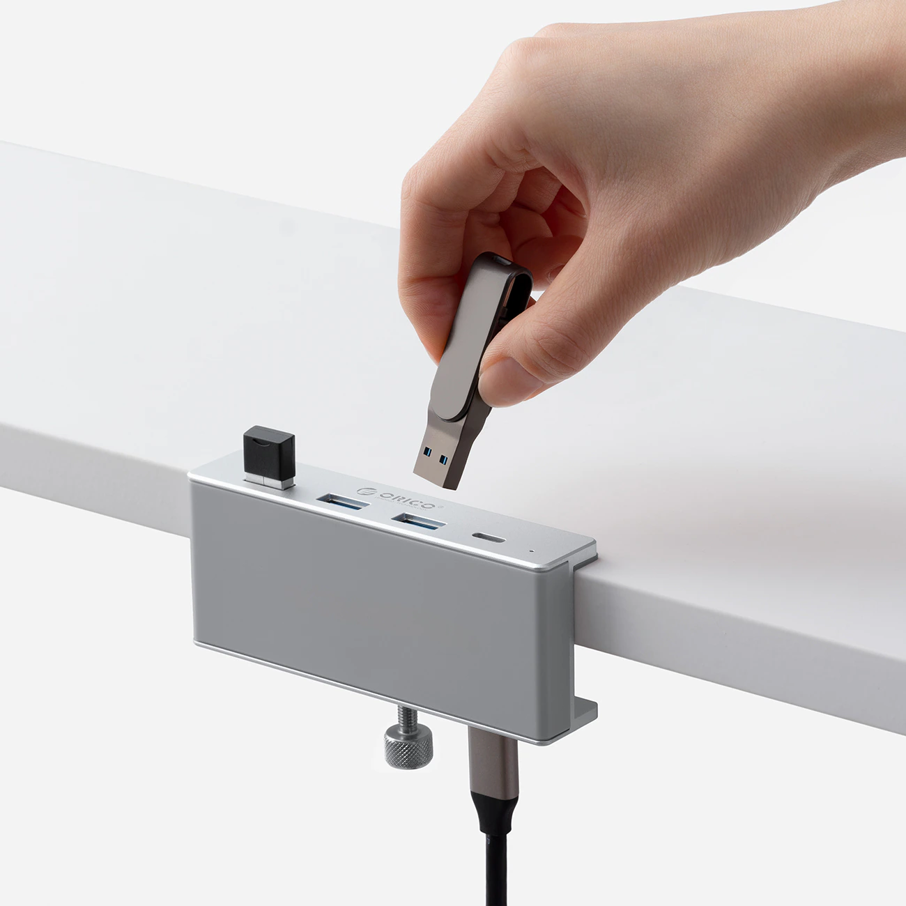 Orico MH4PC Hub med klämfäste – USB-C / 3x USB-A 3.0 + 1x USB-C 3.0 – Silver, bild 4